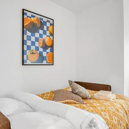 Design District W King Bed, Netflix, Tram And Bus Nearby Apartamento Helsínquia