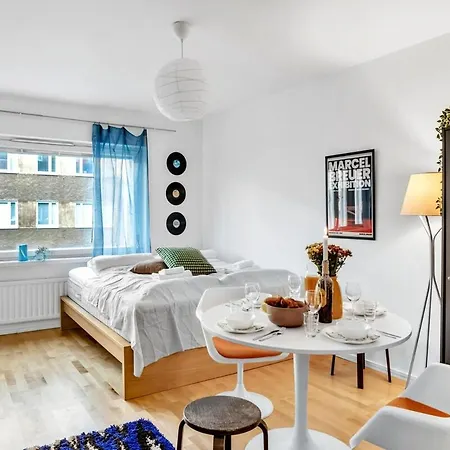 Design District W King Bed, Netflix, Tram And Bus Nearby * Helsinki